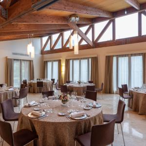 Montaje banquete en el Parador de Villafranca del Bierzo